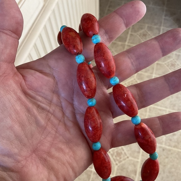 NWOT GENUINE CORAL BLUE TURQUOISE BEDS NECKLACE - Picture 6 of 9